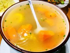 玉米龙骨汤-蜀宴小调·精致家常菜(来福士店)
