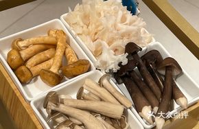 Four Immortal Mushroom Platter with Banana