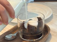 -ROAST coffee & eatery