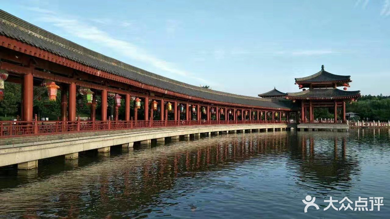 夜间，白天来了没啥，都是店铺，这个要看夜景的