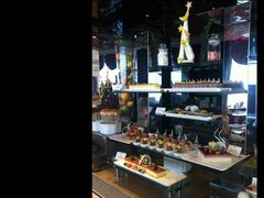 自助取餐区-荣誉国际酒店-云顶旋转餐厅