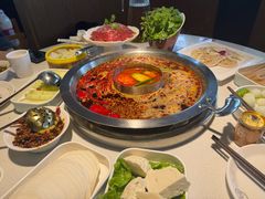 -茅草房·河畔园林火锅