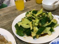 拍黄瓜-玫瑰红烤羊排(北新桥三条店)