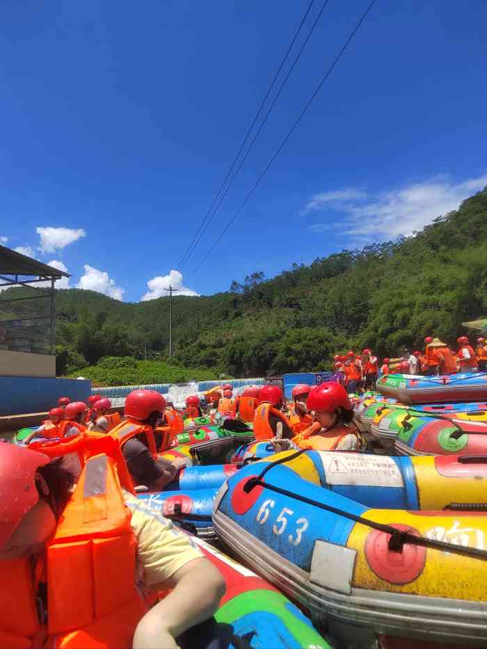 响水河漂流-"响水河漂流团建~超开心 漂流路程总共花了.