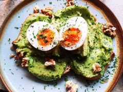 牛油果煮蛋吐司-RAC BAR(安福路店)