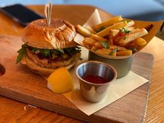 三文鱼汉堡-THE CANNERY&JUJU 新鲜海鲜·牛排美食酒廊