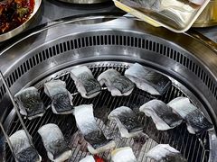-围炉肉舍•炭烤活鳗•丹东海鲜烤肉(步行街店)