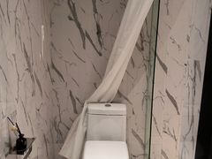 -东方体育中心(地铁站)