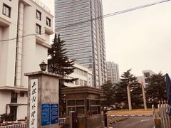 校门-上海对外经贸大学(古北校区)