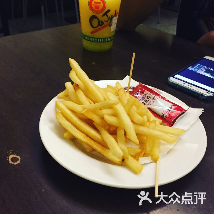      芒果沙冰抹香珍珠奶茶炸薯条