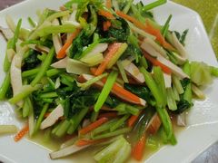 芹菜肉丝-品雅轩农家乐