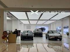 -小鹏汽车(北京龙湖长楹天街销售中心)