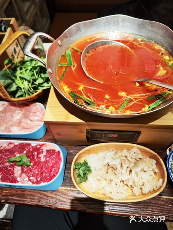 贵州火锅第一次试，不吃辣，吃酸还挺有意思的