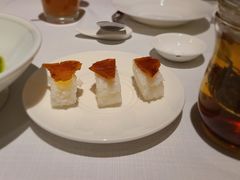 鱼子酱片皮鸭寿司-夜上海(新天地店)