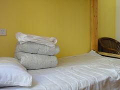 黄色，很温暖的-哈尔滨北方国际青年旅舍(中央大街店)