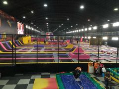 -嘿哟动霸CHUA·新潮玩运动娱乐中心·蹦床滑冰团建乐园