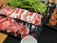 -果松木炭酸菜铜火锅·外婆参鸡汤