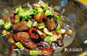 Stir-fried腊 Beef with Garlic and Chili