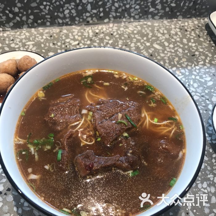 井梅酥面酸辣牛骨面图片-北京小吃快餐-大众点评网