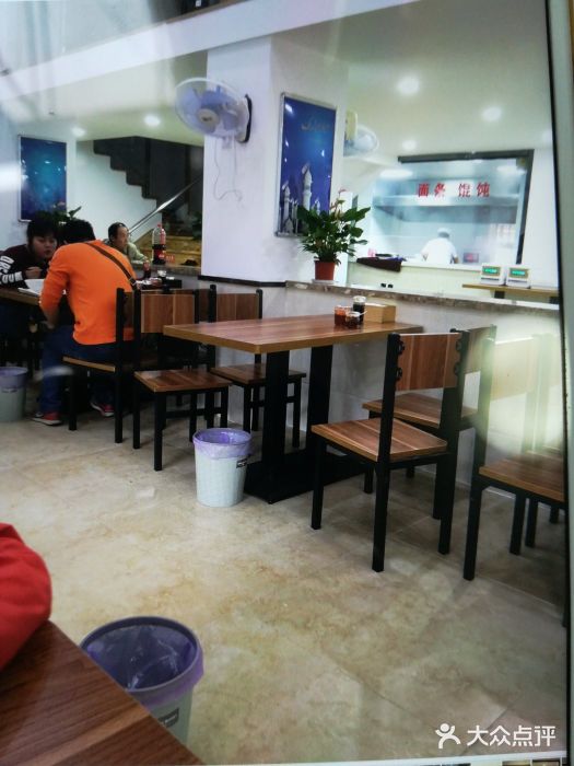 草桥清真牛肉锅贴扁食店大堂图片