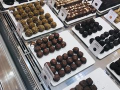 -VENCHI 闻绮(上海佛罗伦萨小镇店)