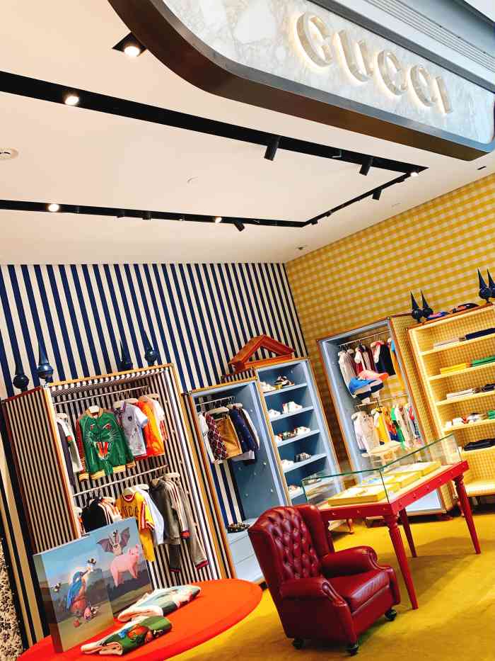 gucci(skp童装店)-"周年店庆,人还蛮多的. 小朋友的衣服怎么.