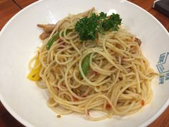 越式酸辣猪颈肉炒意粉-转角遇到爱(江南西路店)