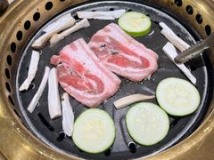 -蚂蚁洞·烤肉大营地(上海静安大悦城店)