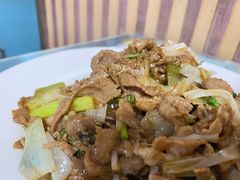 葱爆羊肉-华春餐馆(鱼山路店)
