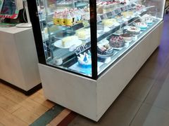 面包甜点陈列柜-皇家美孚·蛋糕外送(东部佳世客店)