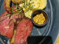 烤嫩牛肩肉和香肠-The Diner X餐厅(青岛万象城店)