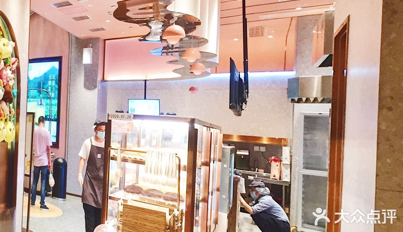 环境：这家店坐落的位置很明显啦