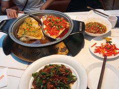 -阿瓦山寨·湘菜现炒·剁椒鱼头王(咸阳总店)