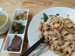 特色牛肉酱拌拉面-清真餐厅·回乡麦客