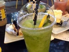 -莓园冰淇淋店