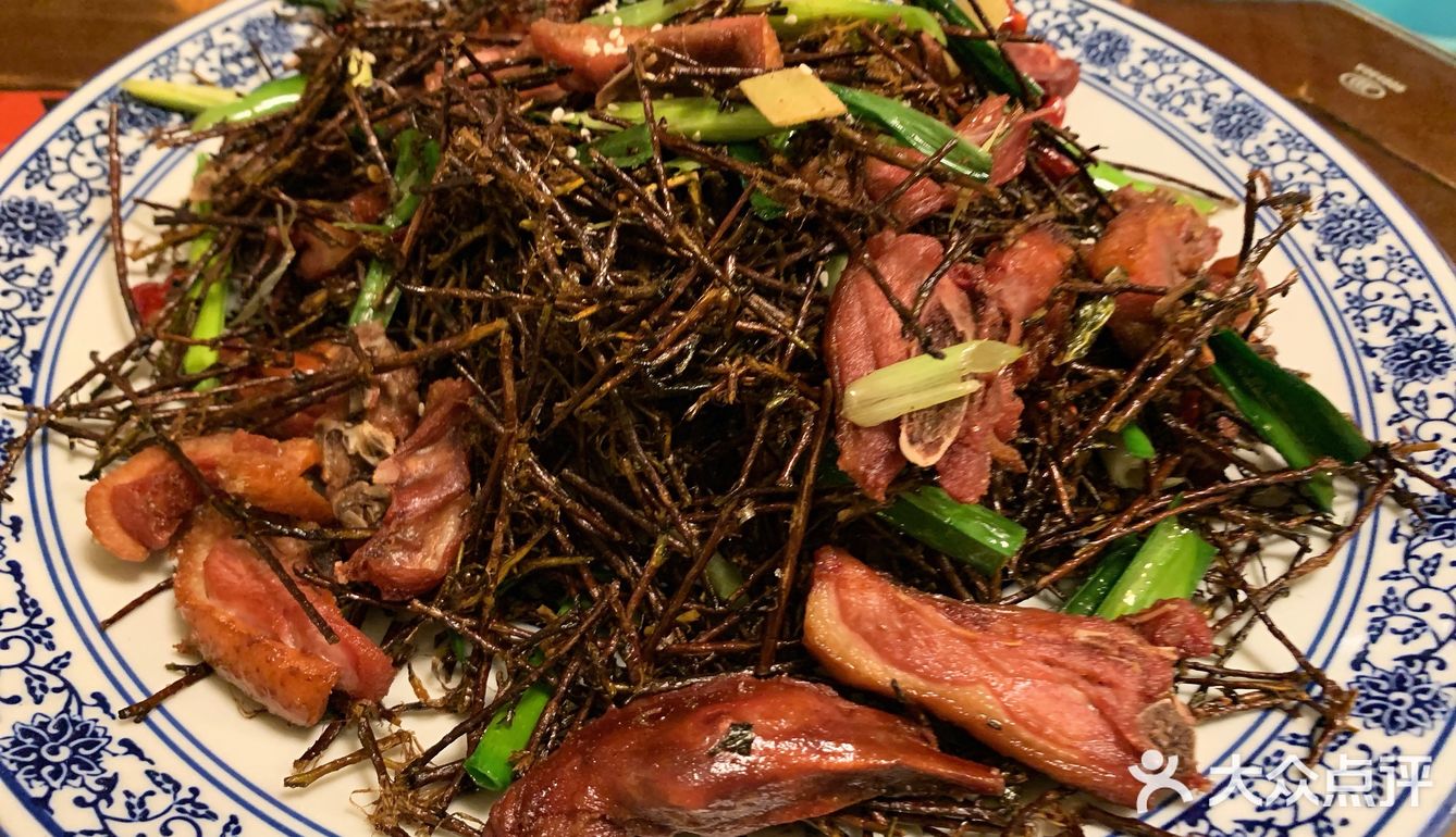 上来一看,看起来红红的其实也不算很辣,新鲜还不错