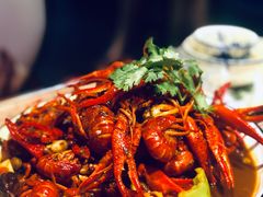 -虾弄弄海派小龙虾·牛羊蝎子火锅