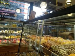 面包甜点陈列柜-BROAD面包路·欧式面包(龙湖时代C馆店)