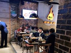 大堂-何师烧烤Pro ·江湖川菜·小龙虾·精酿(太古里旗舰店)
