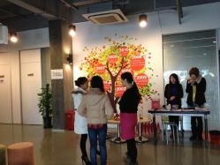 辛老师与DP人员&木鸭梨人员交谈-上海彩妆秀摄影设计有限公司