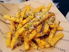招牌黑松露芝士薯条-Mark&Mars Restaurant
