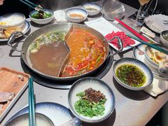 -伴山牛贵州黄牛肉火锅·苗疆非遗艺术餐厅(上海首店)