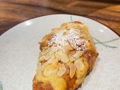 -Le Banneton Café French Bakery