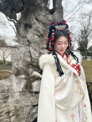 -一揽芳华汉服旗袍体验馆(拙政园店)