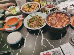 -川流不息·地道川菜·小龙虾(松东路店)