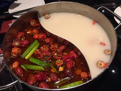 鸳鸯锅-捞王猪肚鸡火锅(财富中心店)