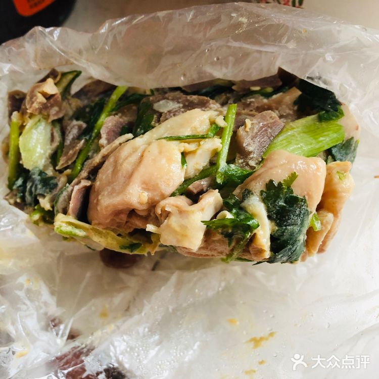 隔夜斩料也可以再做成一道芹菜炒烧鸭