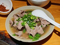 碗碗嫩牛肉翘脚-大众跷脚牛肉馆·非遗传承单位(峨眉山店)