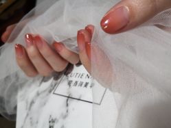 -悦指间美甲美睫