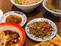 -爆炸头阿姨小四川正宗川味小吃(无任何分店)